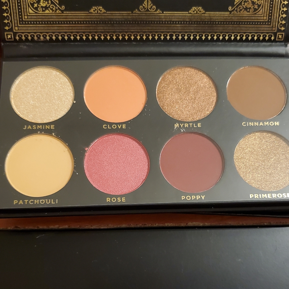 Ace Grandiose Pallete